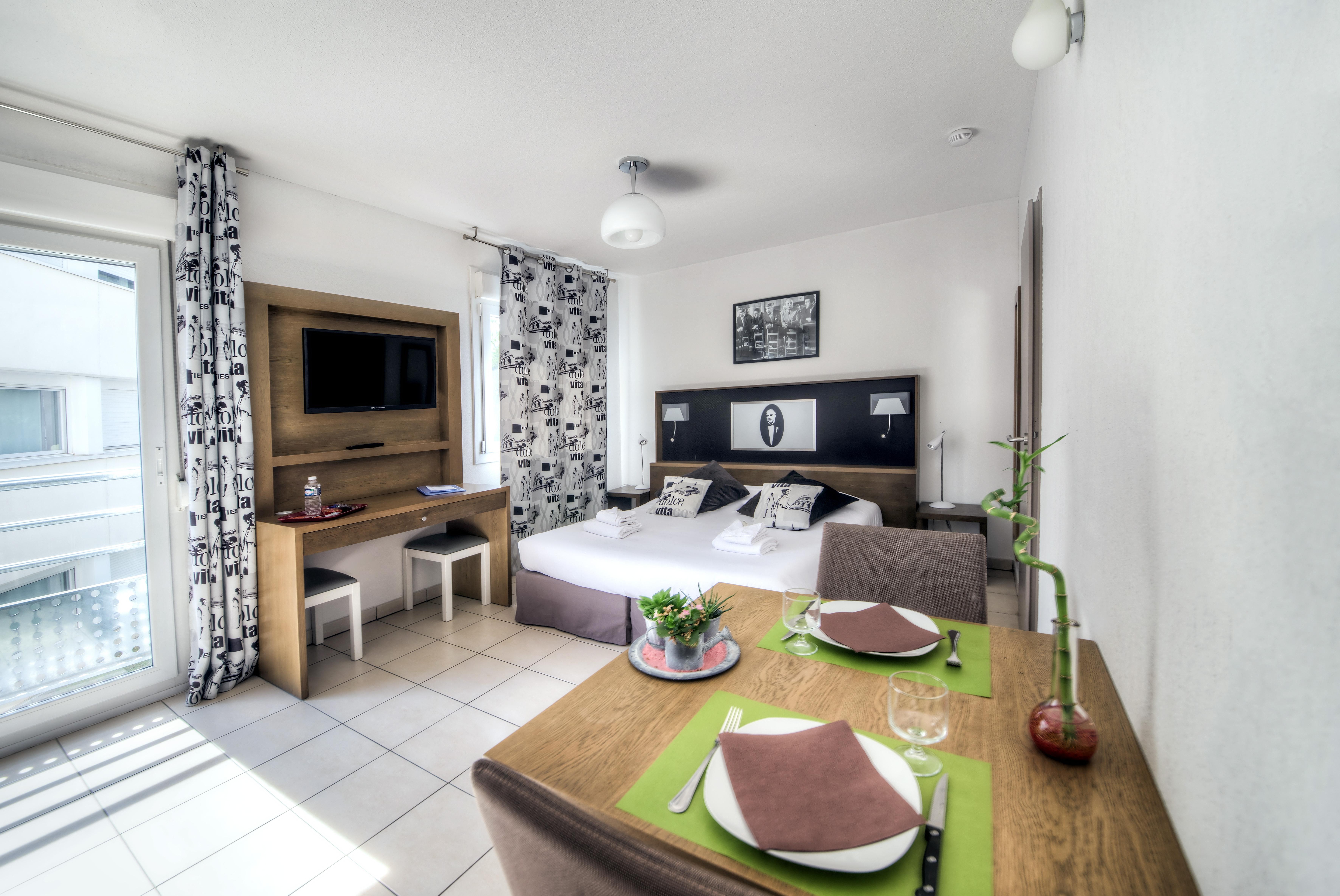 Zenitude Hôtel-Résidences Le Maestria Antibes Exterior foto